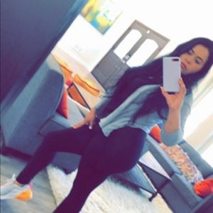 Meet your Posher, Monique